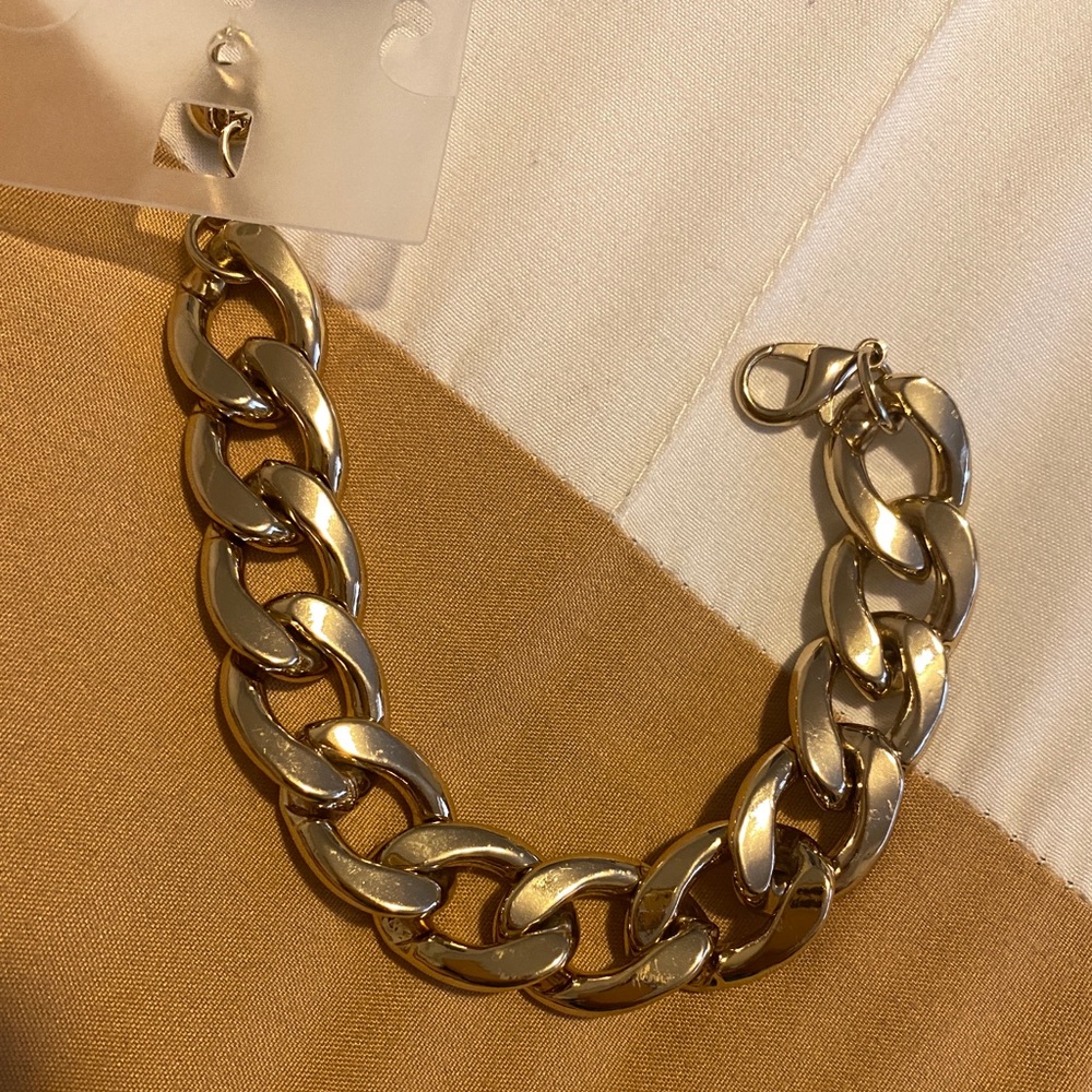 Gold bracelet ✨